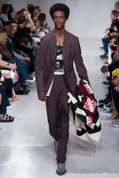 Look 10